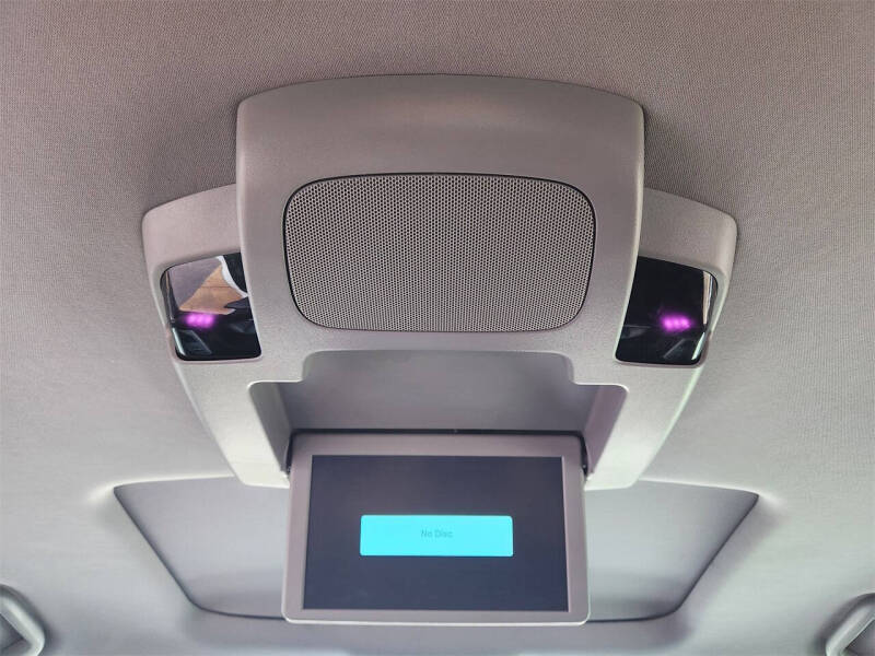 2021 Honda Pilot Touring w/Rear Captain's Chairs