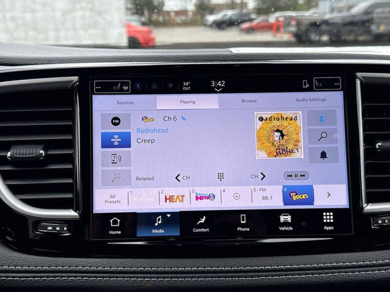 2026 Chrysler Pacifica Select