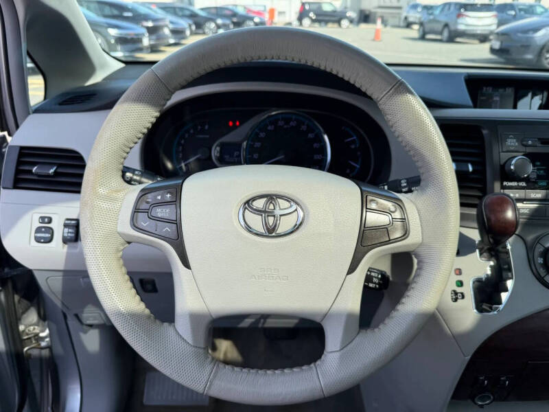2012 Toyota Sienna