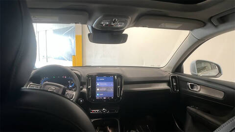 2025 Volvo XC40 B5 Core Bright Theme