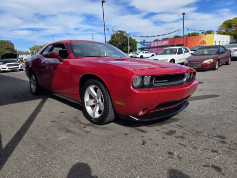 2013 Dodge Challenger SXT Plus
