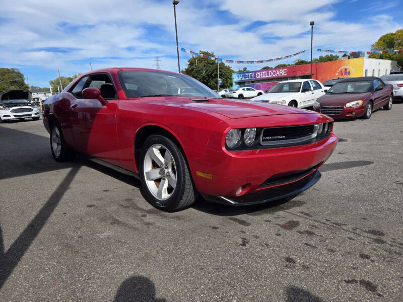 2013 Dodge Challenger SXT Plus