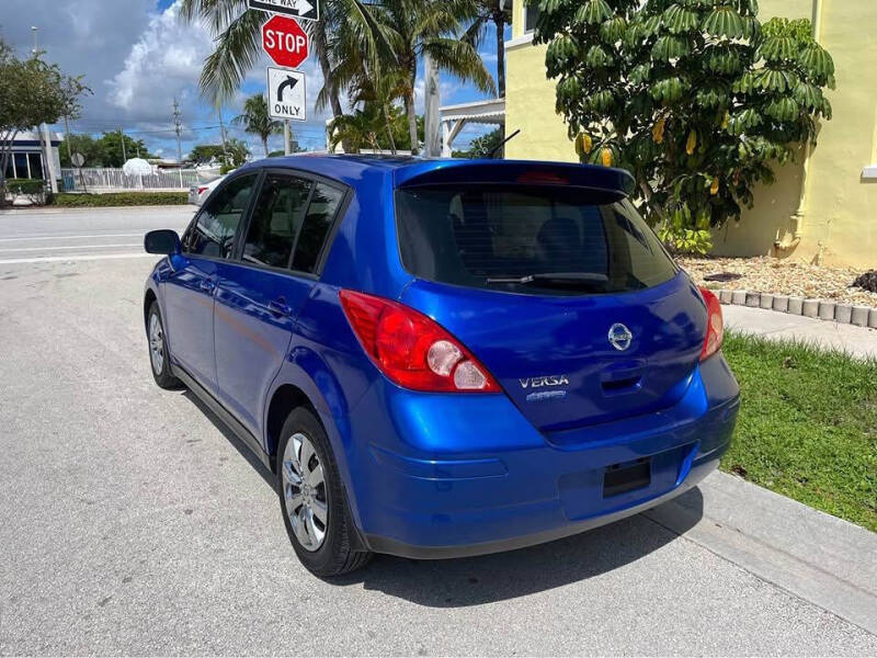 2011 Nissan Versa 1.8 S