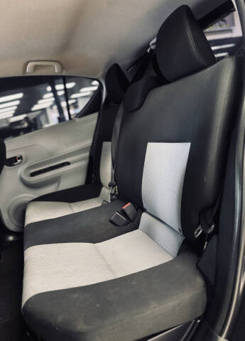 2014 Toyota Prius c Three