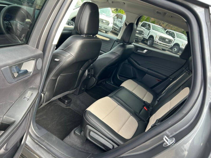 2022 Ford Escape Titanium