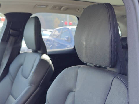 2025 Volvo XC60 B5 Plus Dark Theme