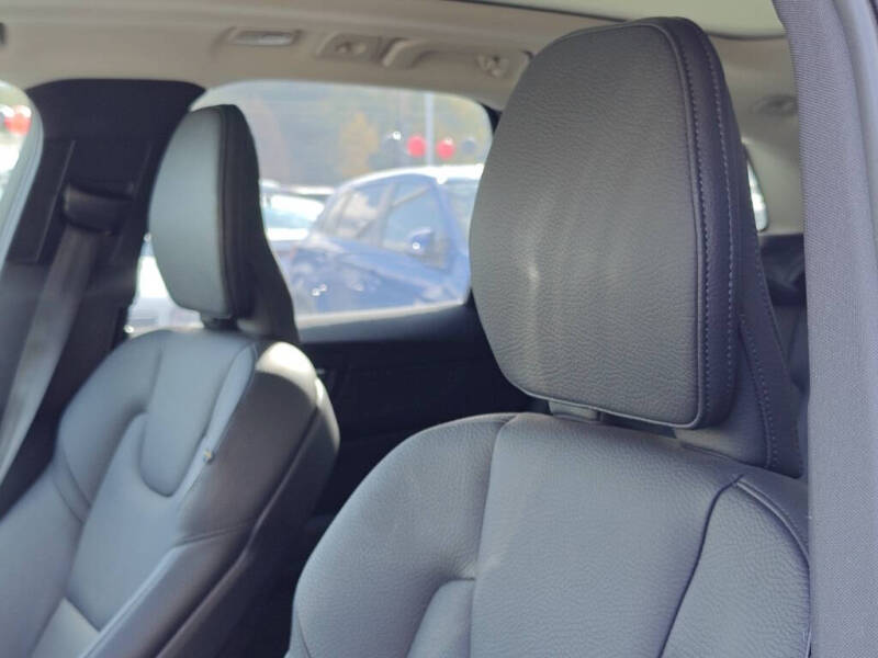 2025 Volvo XC60 B5 Plus Dark Theme