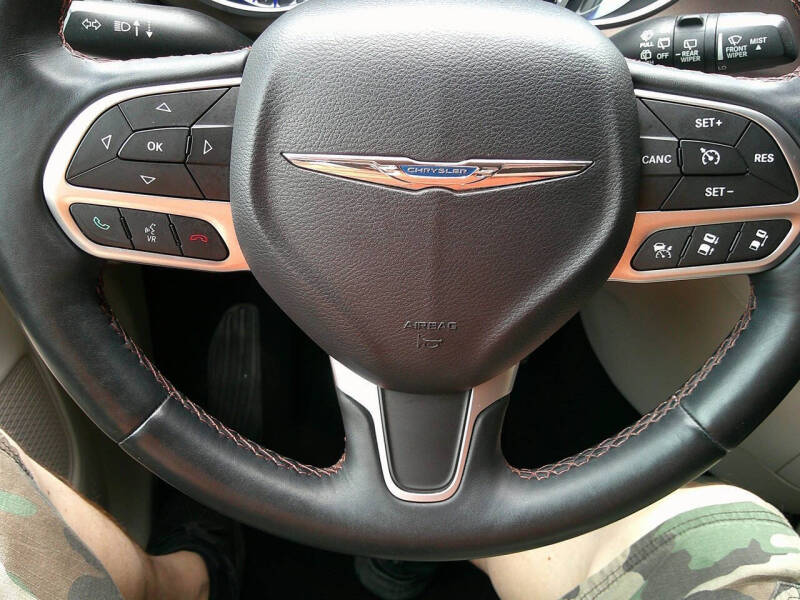 2017 Chrysler Pacifica Touring-L Plus