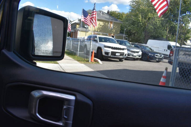 2022 Jeep Gladiator Sport