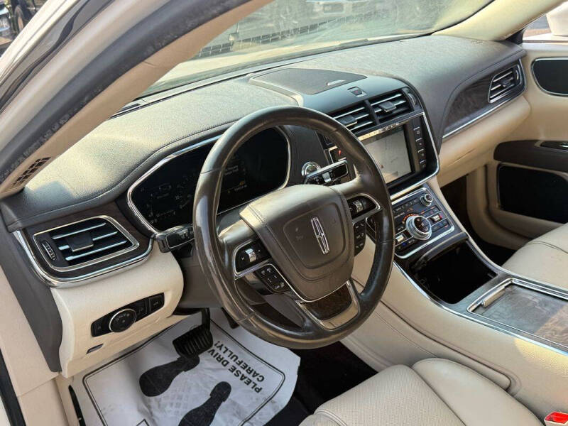 2017 Lincoln Continental Select