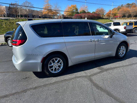 2024 Chrysler Pacifica Touring L