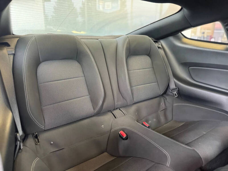 2015 Ford Mustang V6