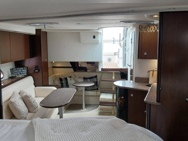 2012 Cruisers Yachts 380 Express