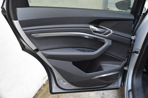 2021 Audi e-tron quattro Premium Plus