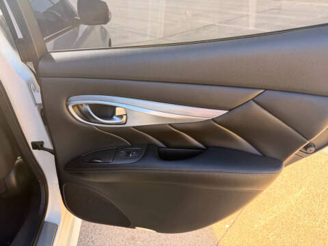 2016 Infiniti Q70 3.7