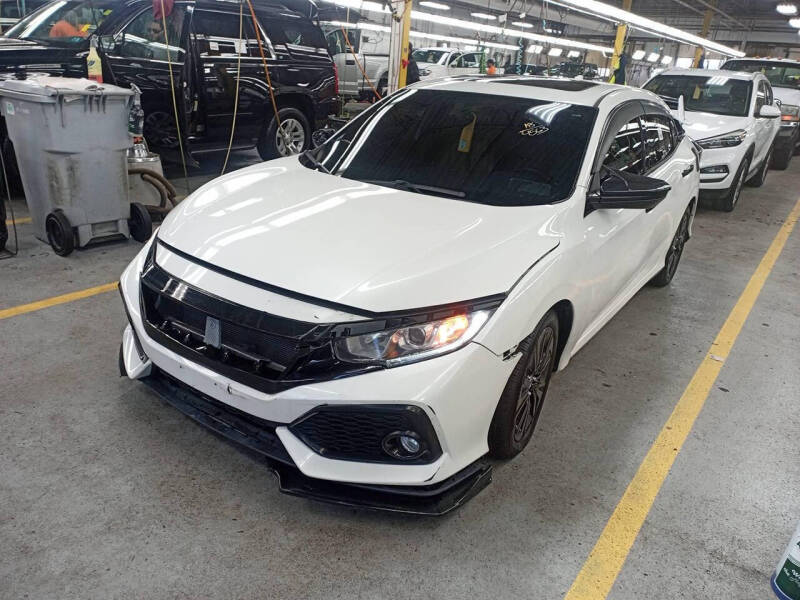 2018 Honda Civic Hatchback EX's photo