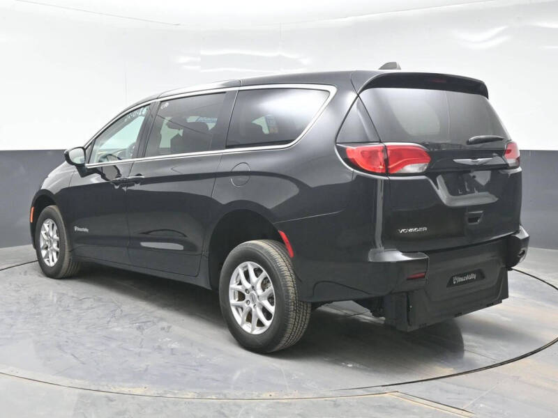 2023 Chrysler Voyager LX