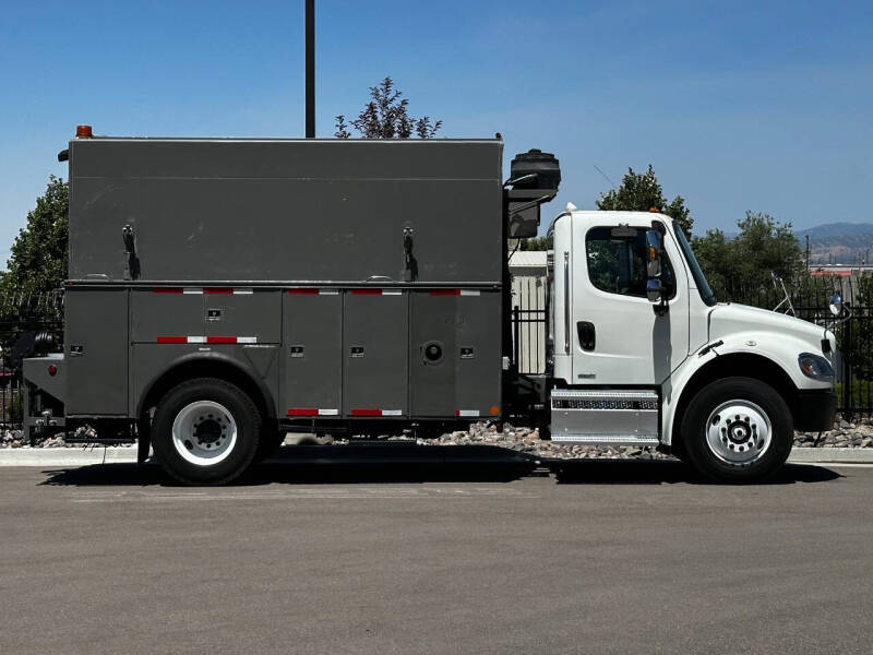 2012 Freightliner M2 106