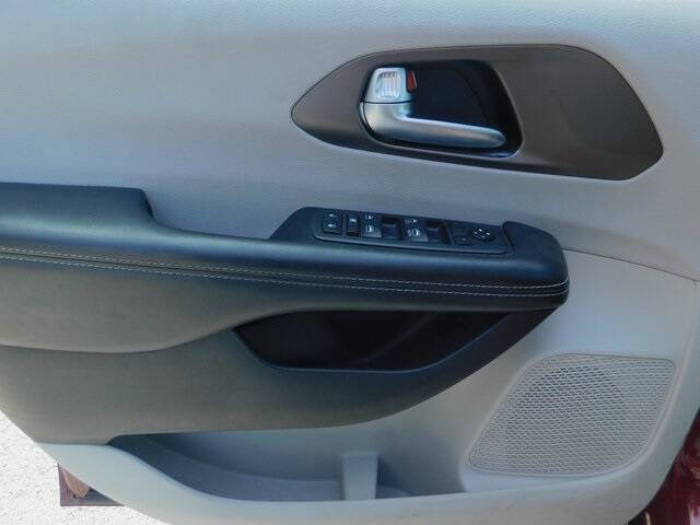 2020 Chrysler Voyager LXi