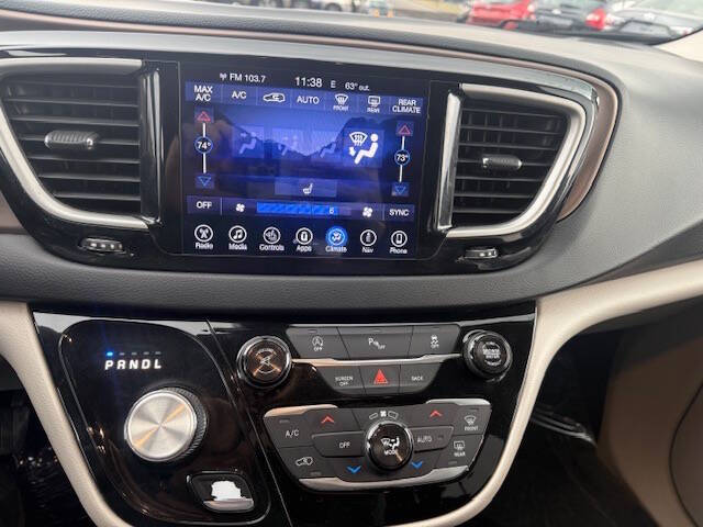 2017 Chrysler Pacifica Touring-L