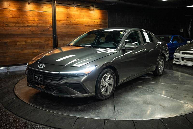 2025 Hyundai Elantra SE