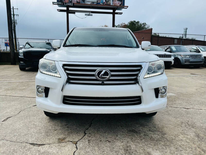 2013 Lexus LX 570 photo 3