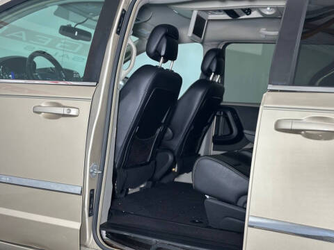 2014 Chrysler Town and Country Touring