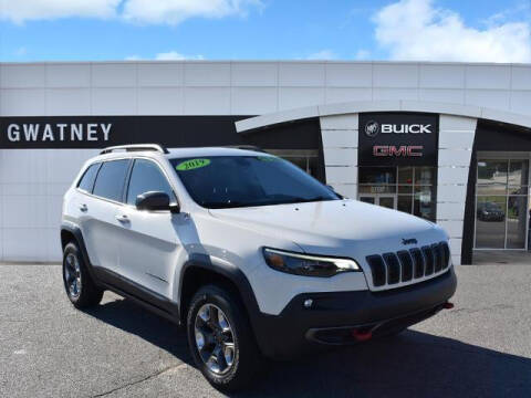 2019 Jeep Cherokee for sale at DeAndre Sells Cars in North Little Rock AR
