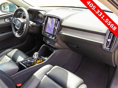 2023 Volvo XC40 B5 Plus Bright Theme