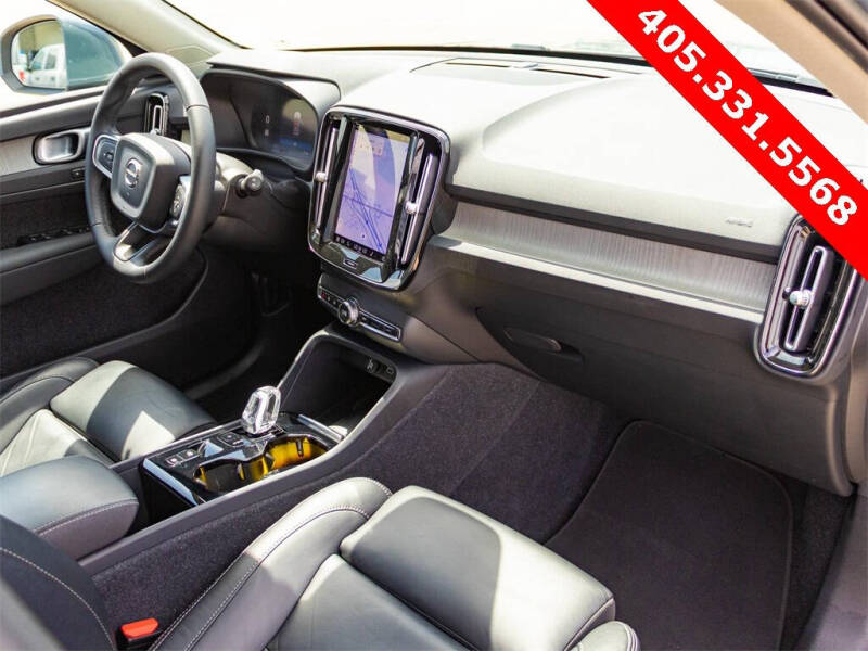 2023 Volvo XC40 B5 Plus Bright Theme