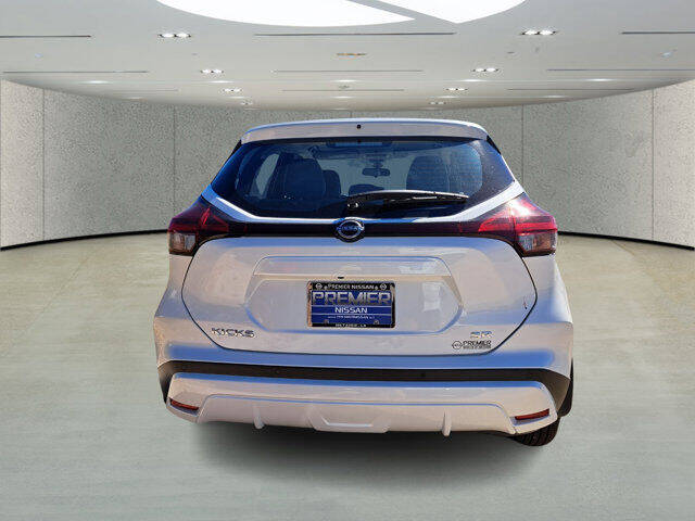 2023 Nissan Kicks SR