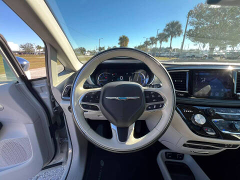 2017 Chrysler Pacifica Hybrid Platinum