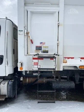 2015 Freightliner M2 106