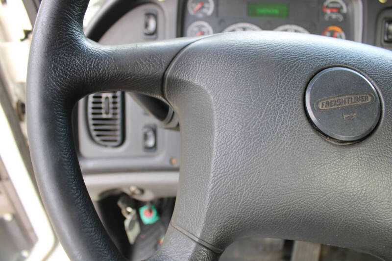 2018 Freightliner M2 106