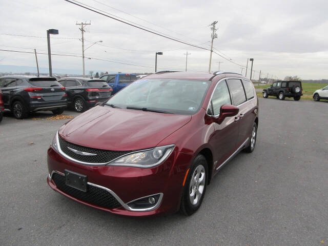 2017 Chrysler Pacifica for sale at FINAL DRIVE AUTO SALES INC in Shippensburg, PA