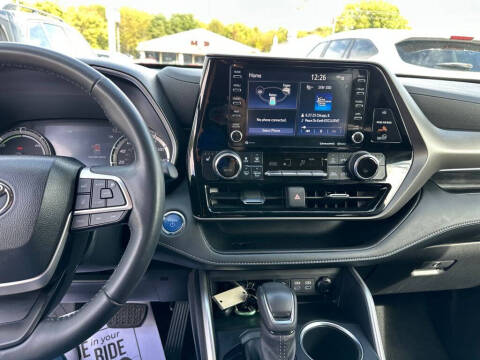 2022 Toyota Highlander Hybrid XLE