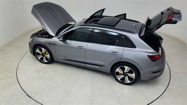 2022 Audi e-tron quattro Premium Plus