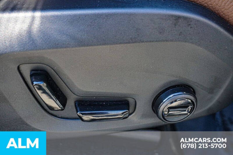 2024 Volvo XC60 Recharge T8 Plus Dark Theme