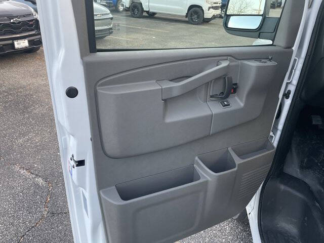 2025 Chevrolet Express 2500