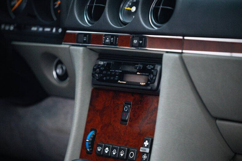 1986 Mercedes-Benz 560-Class 560 SL