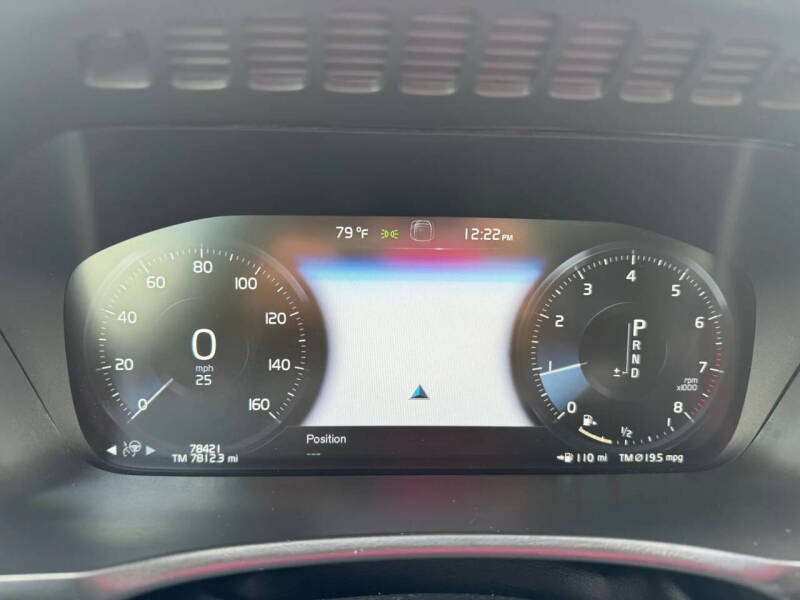 2020 Volvo XC90 T6 Momentum 6-Passenger