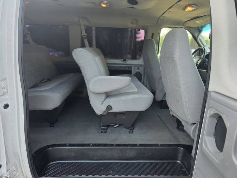 2006 Ford E-Series E-350 SD XLT