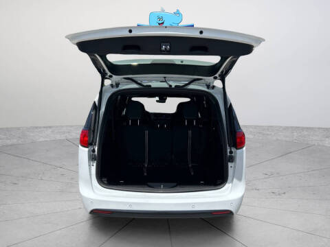 2027 Chrysler Pacifica LX