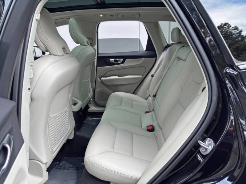 2025 Volvo XC60 T8 Plus Dark Theme