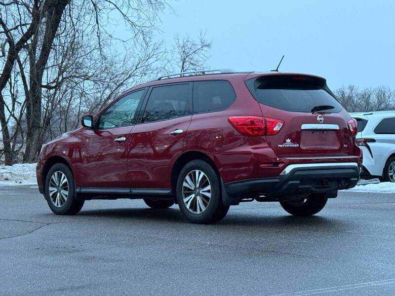 2017 Nissan Pathfinder SV