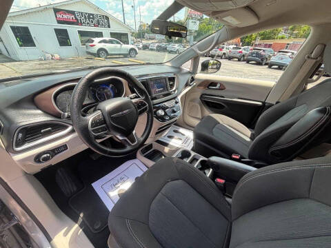 2021 Chrysler Voyager LX
