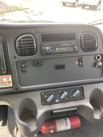 2017 Freightliner M2 106