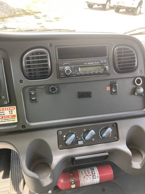 2017 Freightliner M2 106