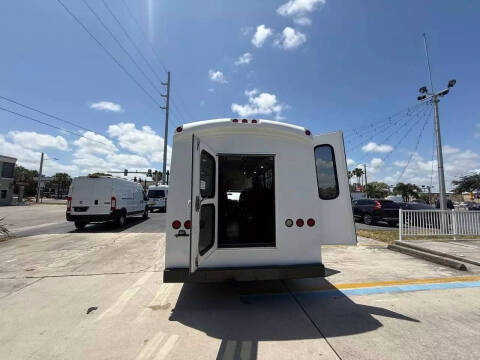 2016 Ford E-Series E-450 SD