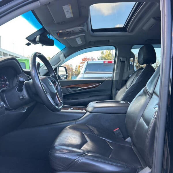 2018 Cadillac Escalade ESV Luxury